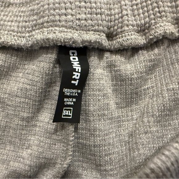 Comfrt Women's Plus Size Athletic Gray Knit Shorts - Picture 5 of 7